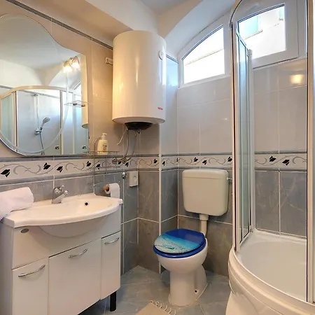 Oberhalb Des Limfjords Liegt Diese Mit Pool, Terrrasse Und Grillplatz Apartment Barat (Rovinj)