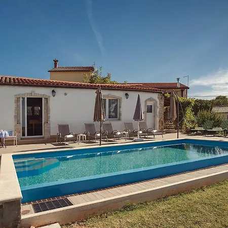 Oberhalb Des Limfjords Liegt Diese Mit Pool, Terrrasse Und Grillplatz Barat (Rovinj)