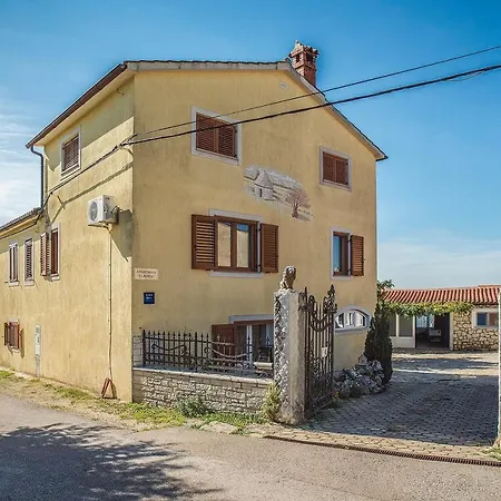 Oberhalb Des Limfjords Liegt Diese Mit Pool, Terrrasse Und Grillplatz Apartment