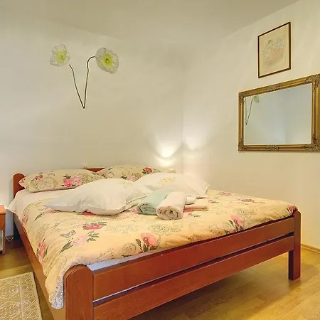 Oberhalb Des Limfjords Liegt Diese Mit Pool, Terrrasse Und Grillplatz * Barat (Rovinj)