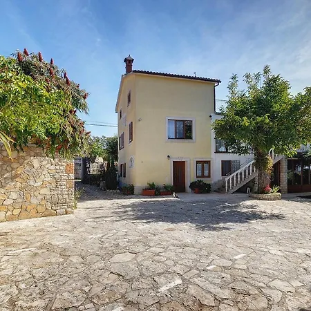 Oberhalb Des Limfjords Liegt Diese Mit Pool, Terrrasse Und Grillplatz Apartment *