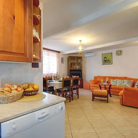 Oberhalb Des Limfjords Liegt Diese Mit Pool, Terrrasse Und Grillplatz Apartment Barat (Rovinj)