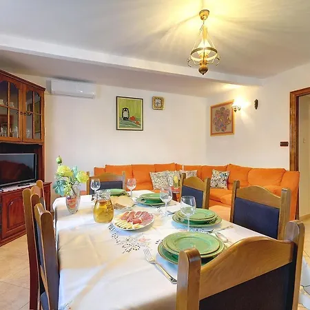Oberhalb Des Limfjords Liegt Diese Mit Pool, Terrrasse Und Grillplatz Apartment *