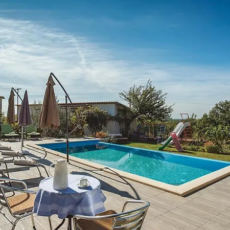 Daire Oberhalb Des Limfjords Liegt Diese Mit Pool, Terrrasse Und Grillplatz Barat (Rovinj)