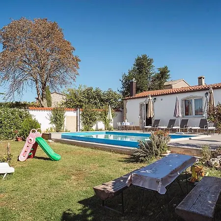 Apartment Oberhalb Des Limfjords Liegt Diese Mit Pool, Terrrasse Und Grillplatz