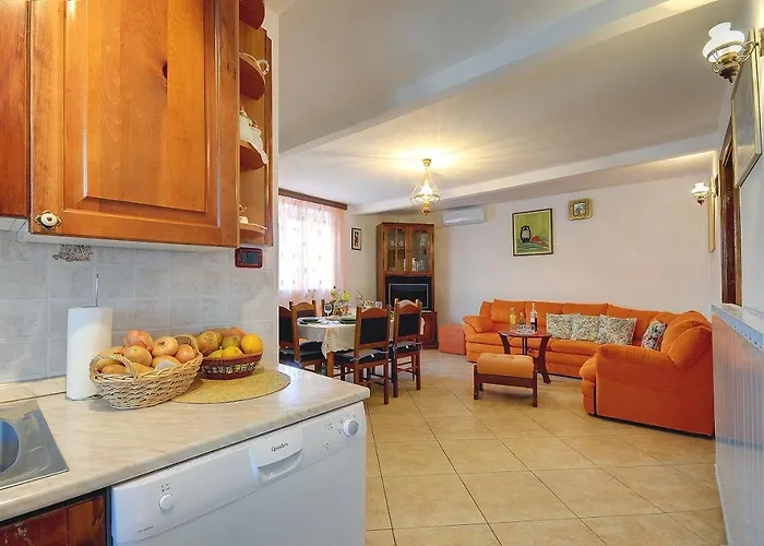 Oberhalb Des Limfjords Liegt Diese Mit Pool, Terrrasse Und Grillplatz Διαμέρισμα Barat (Rovinj)